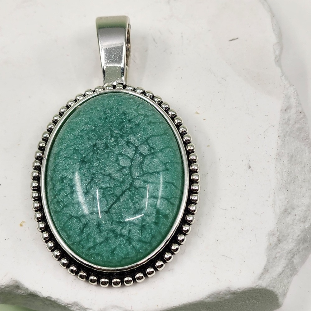 Green Oval Cabochon Pendant Silver Tone Crackle Texture Boho Statement Necklace